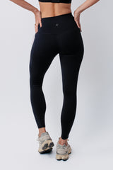 UNE PIECE in Black
