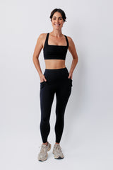 UNE PIECE in Black