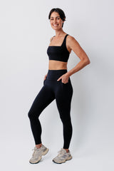 UNE PIECE in Black