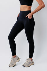 UNE PIECE in Black