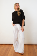 UNE PIECE in White