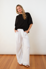 UNE PIECE in White