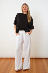 UNE PIECE in White