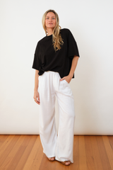 UNE PIECE in White