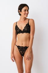 UNE PIECE in Black