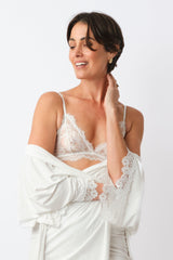 UNE PIECE in White