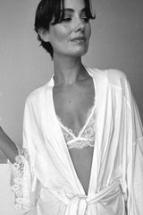 UNE PIECE in White