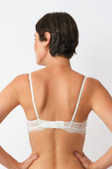 UNE PIECE in White