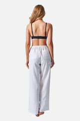 UNE PIECE in White