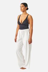 UNE PIECE in White