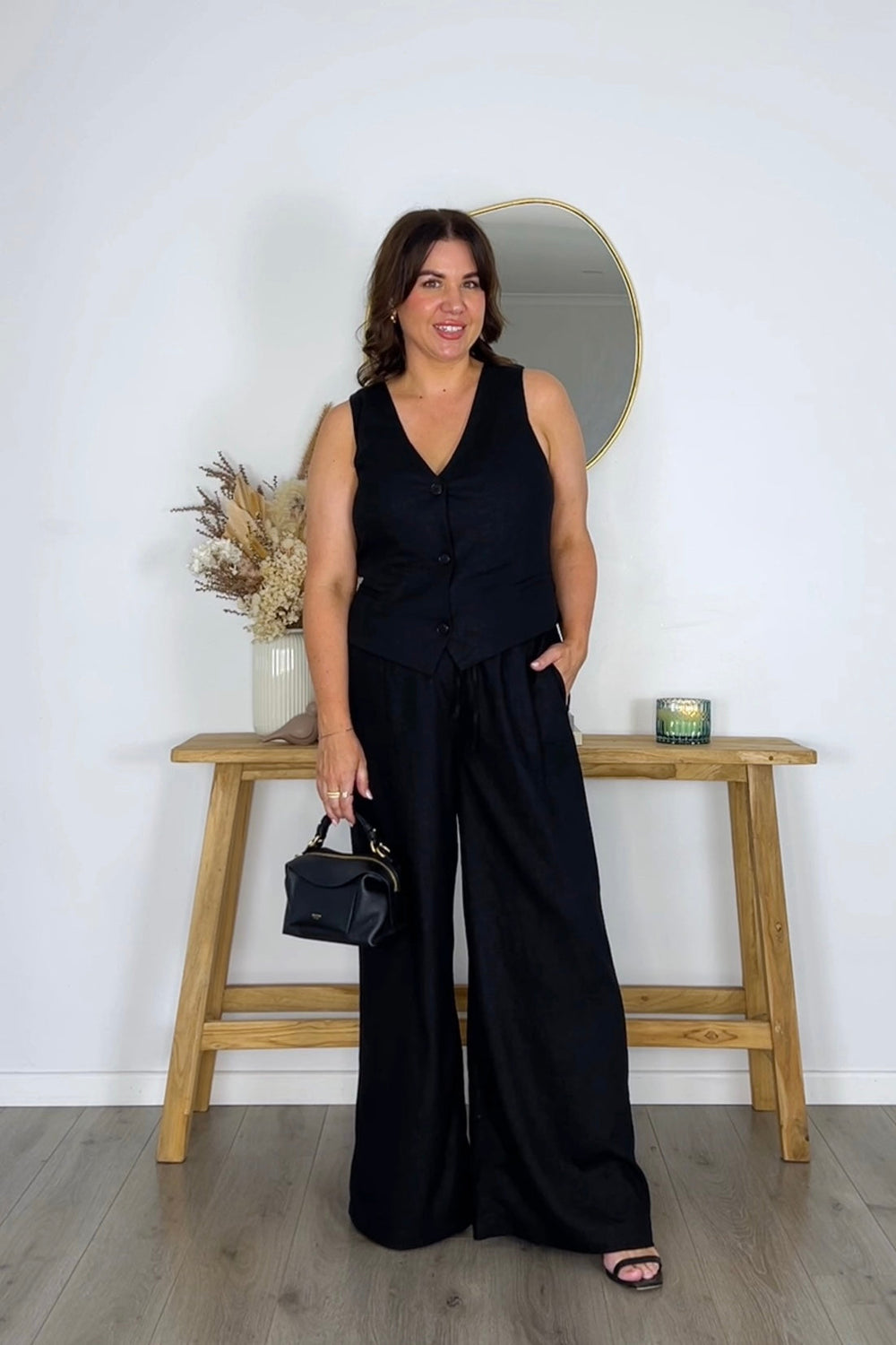 Linen V-Neck Vest BLACK – UNE PIECE