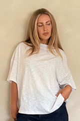 UNE PIECE in White