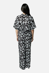 UNE PIECE in Daisy Silhouette Black