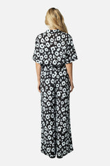 UNE PIECE in Daisy Silhouette Black