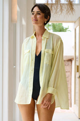 UNE PIECE in Yellow