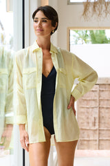 UNE PIECE in Yellow