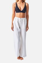 UNE PIECE in White