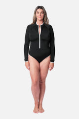 UNE PIECE in Black Binding