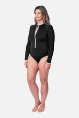 UNE PIECE in Black Binding