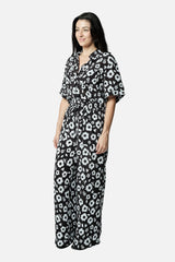 UNE PIECE Short Sleeve Button-Up Shirt in Daisy Silhouette Black