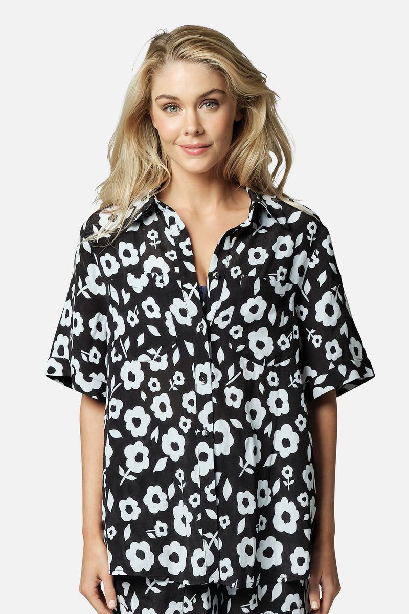 Short Sleeve Button-Up Shirt DAISY SILHOUETTE BLACK – UNE PIECE