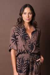 UNE PIECE Short Sleeve Button-Up Shirt in Palm Silhouette Chocolate